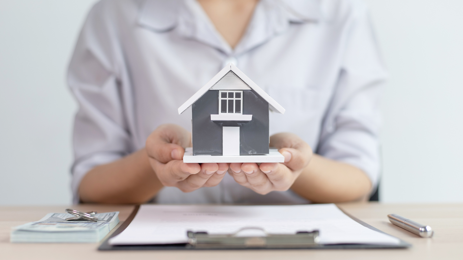 Read more about the article Is Time Helping or Hurting You in Real Estate? What “Asking Price Decay” Reveals
